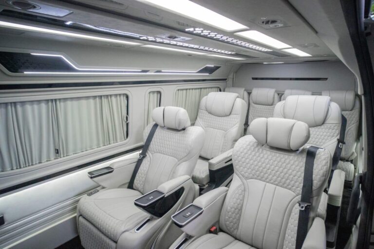 Armada sewa Toyota Hiace Premio Luxury hitam di Bali yang siap digunakan
