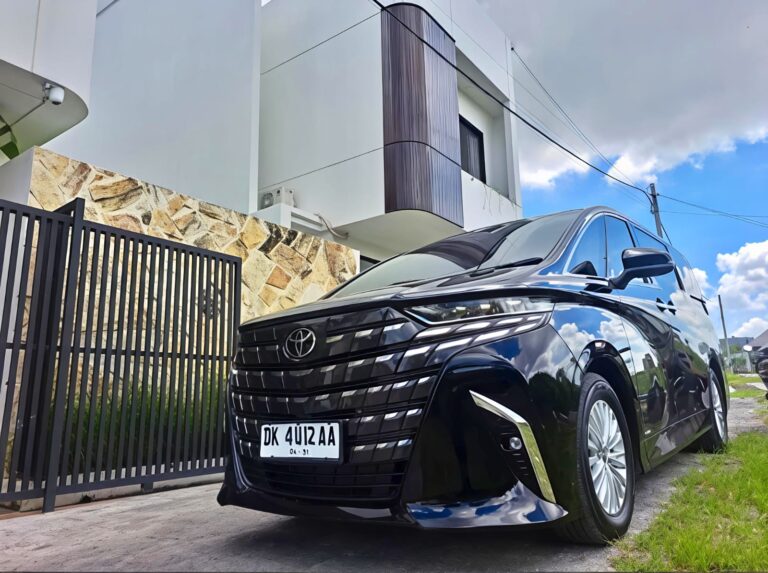 Layanan sewa Alphard Luxury di Bali yang dilengkapi dengan sopir profesional