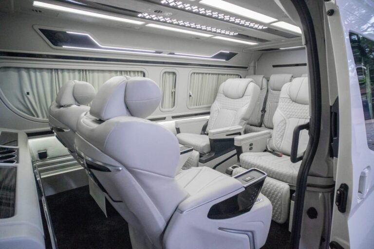Kabin mewah captain seat sewa Hiace Premio Luxury Bali untuk perjalanan bisnis eksekutif